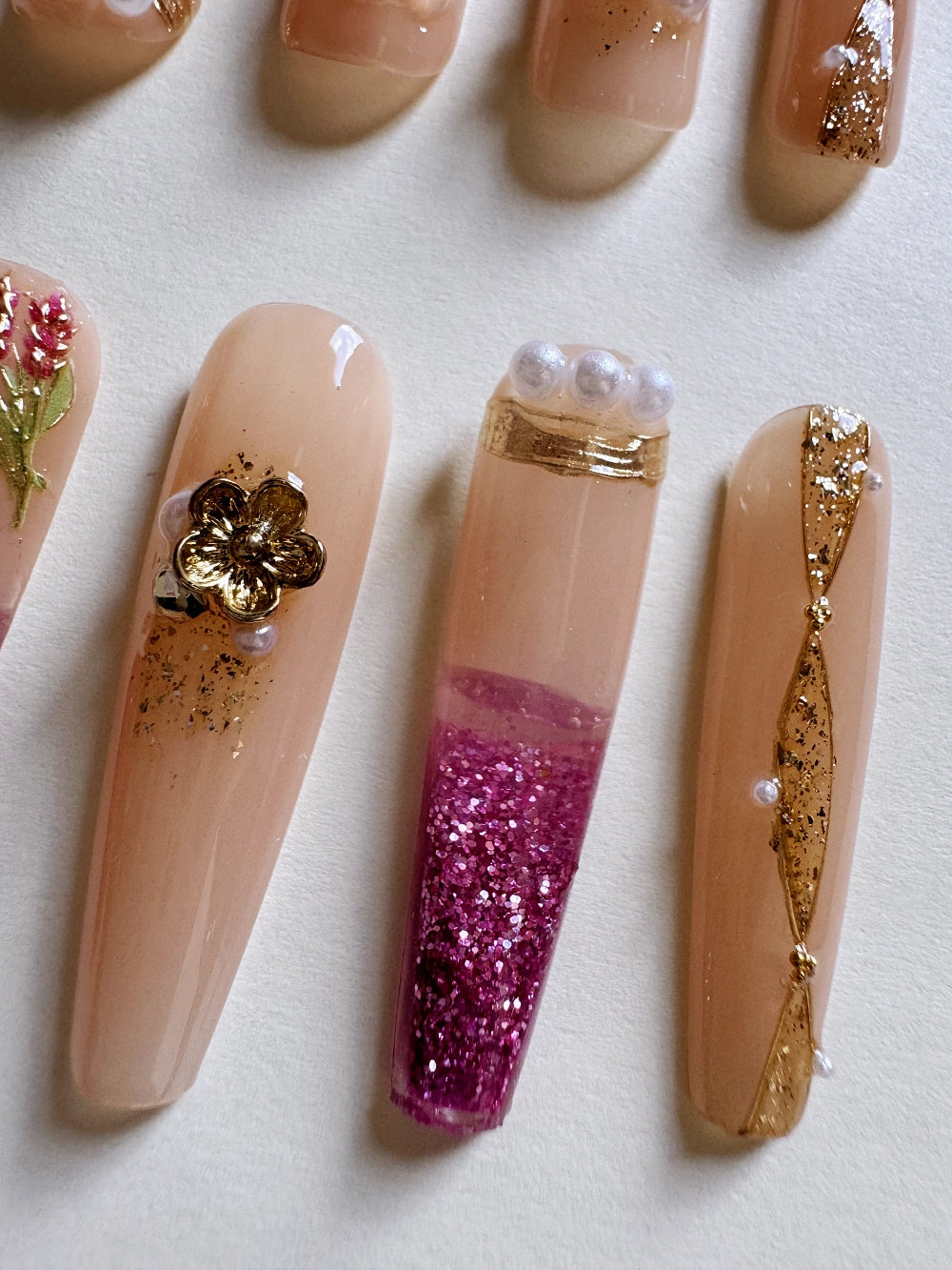 Golden Lotus Hand Drawn New Chinese Style Cat Eye Flowing Sand Nail Art