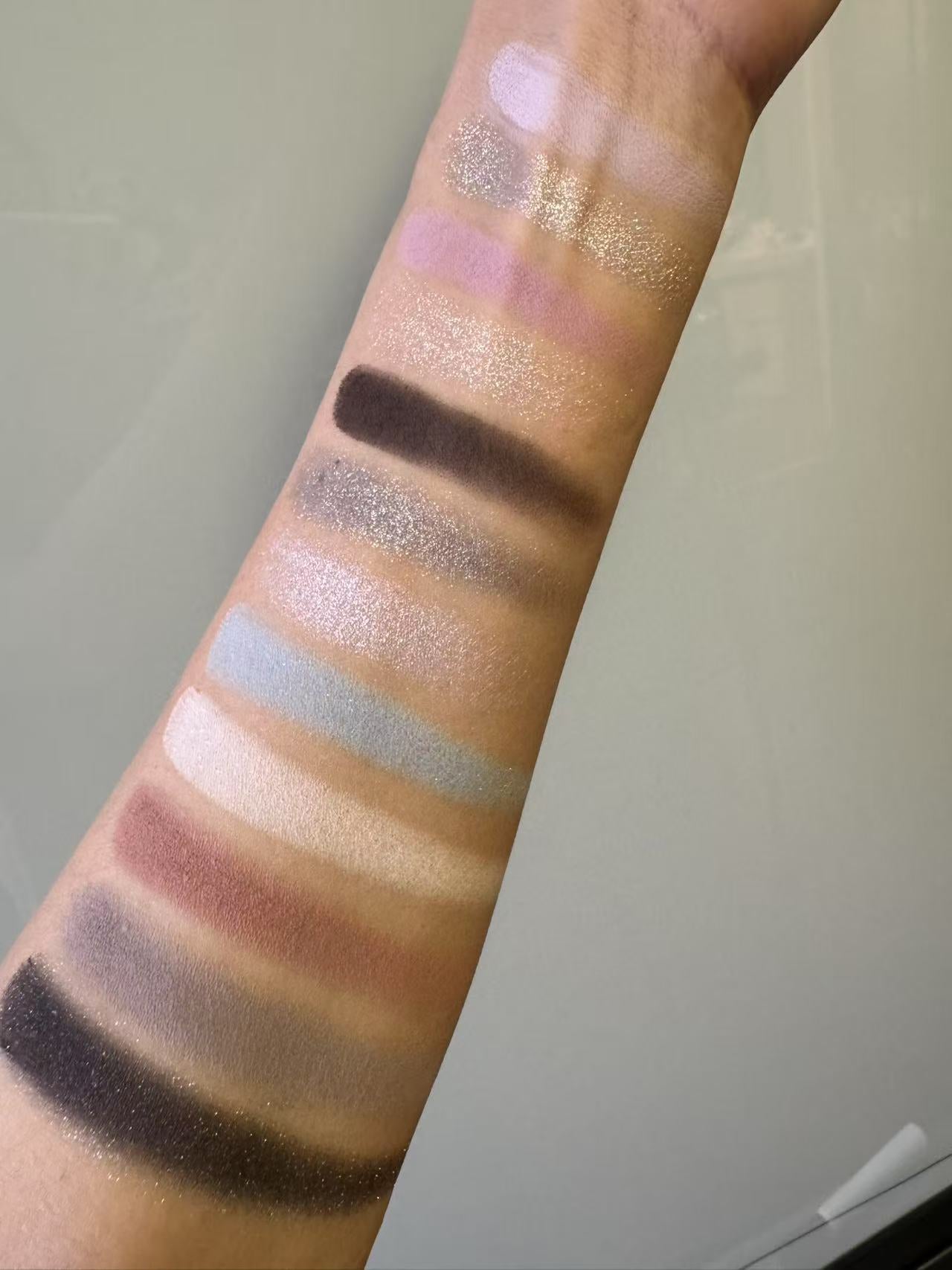 Explorer Eyeshadow 20 Butterfly and Snow Leopard - Soft Pink 14g