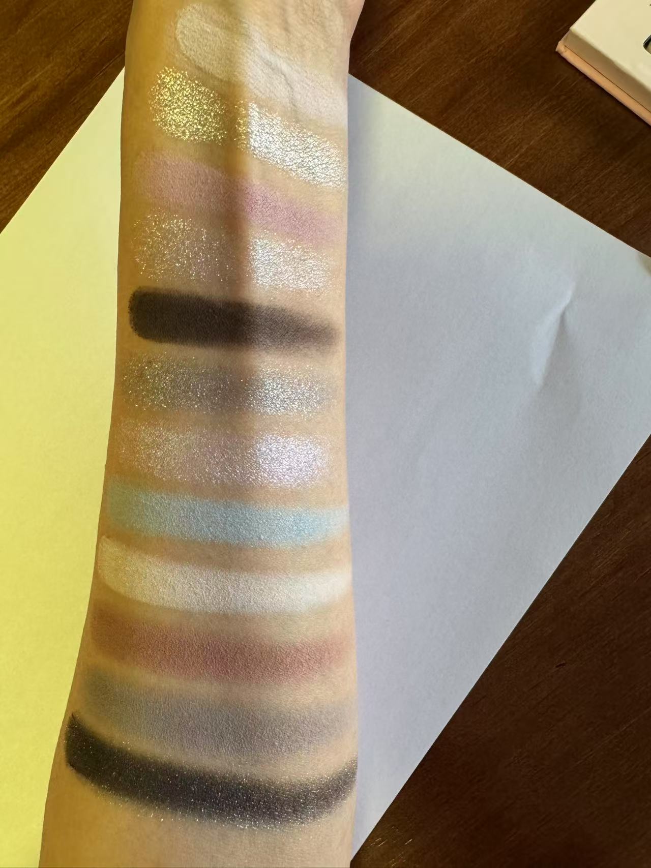 Explorer Eyeshadow 20 Butterfly and Snow Leopard - Soft Pink 14g